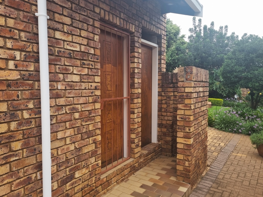 4 Bedroom Property for Sale in Geelhoutpark North West